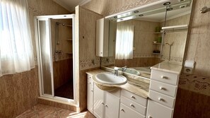 Shower, towels