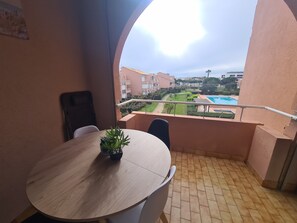 Outdoor dining - Les soleillades - Pretty apartment with swimming pool (palavas les flots)