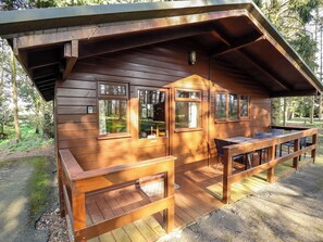 Outdoor dining - Goldcrest (Alford)