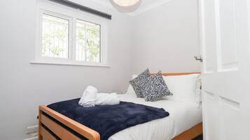 4 quartos, individualmente decorados, individualmente mobiliados