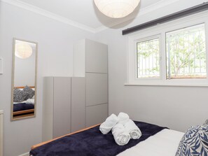 4 bedrooms, individually decorated, individually furnished, free WiFi - 15 Summerland Avenue (Dawlish)