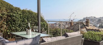 15 Summerland Avenue