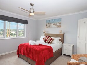 4 dormitorios, decoración individual, mobiliario individual