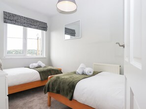 4 bedrooms, individually decorated, individually furnished, free WiFi - 15 Summerland Avenue (Dawlish)