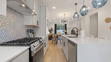 Peti sejuk, ketuhar gelombang mikro, ketuhar, dapur