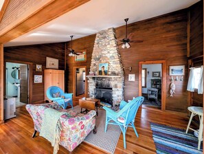 TV, fireplace, offices