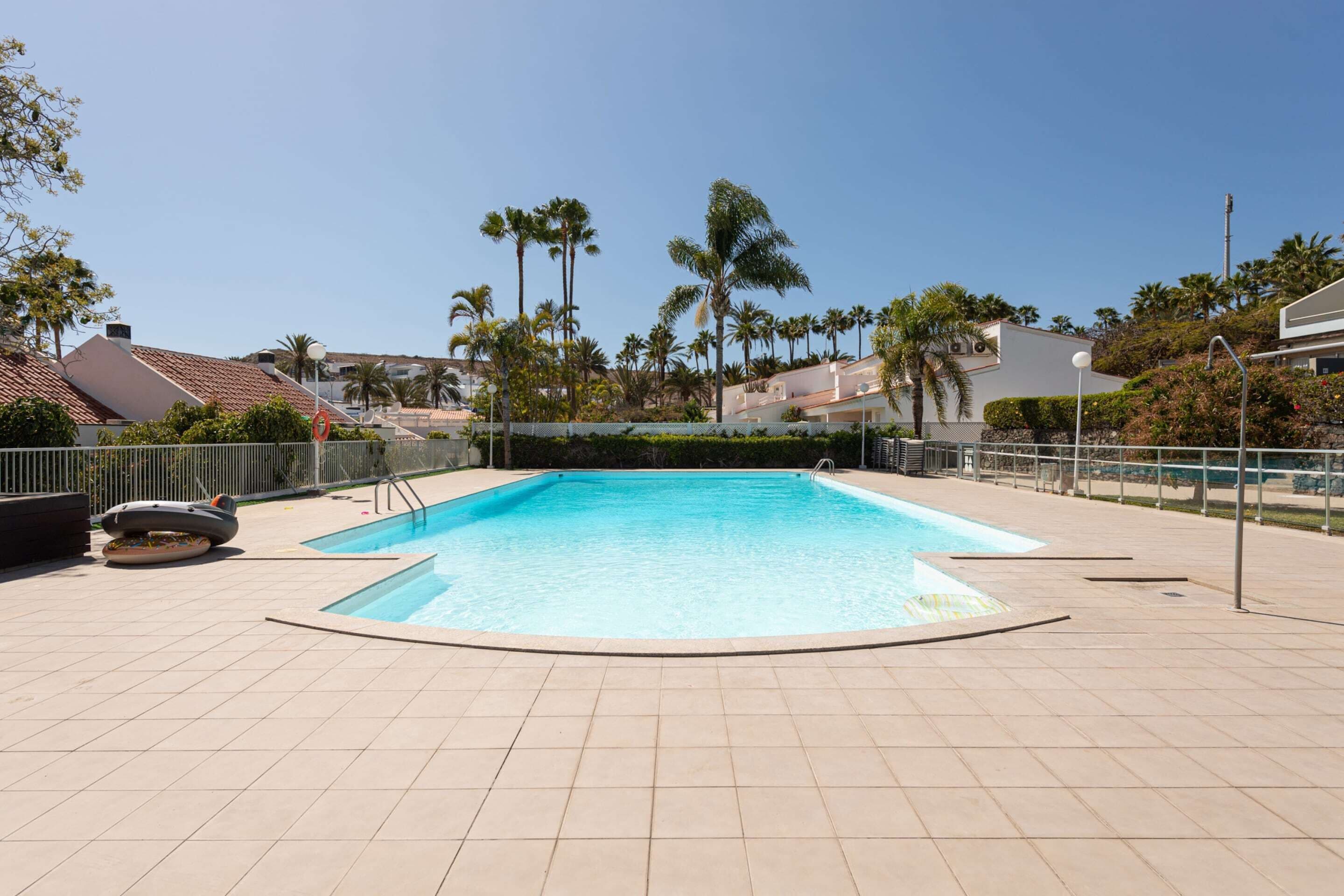 Hus | Pool | Utomhuspool