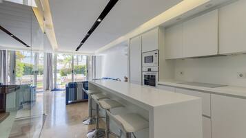 House | Private kitchen | Toaster, highchair