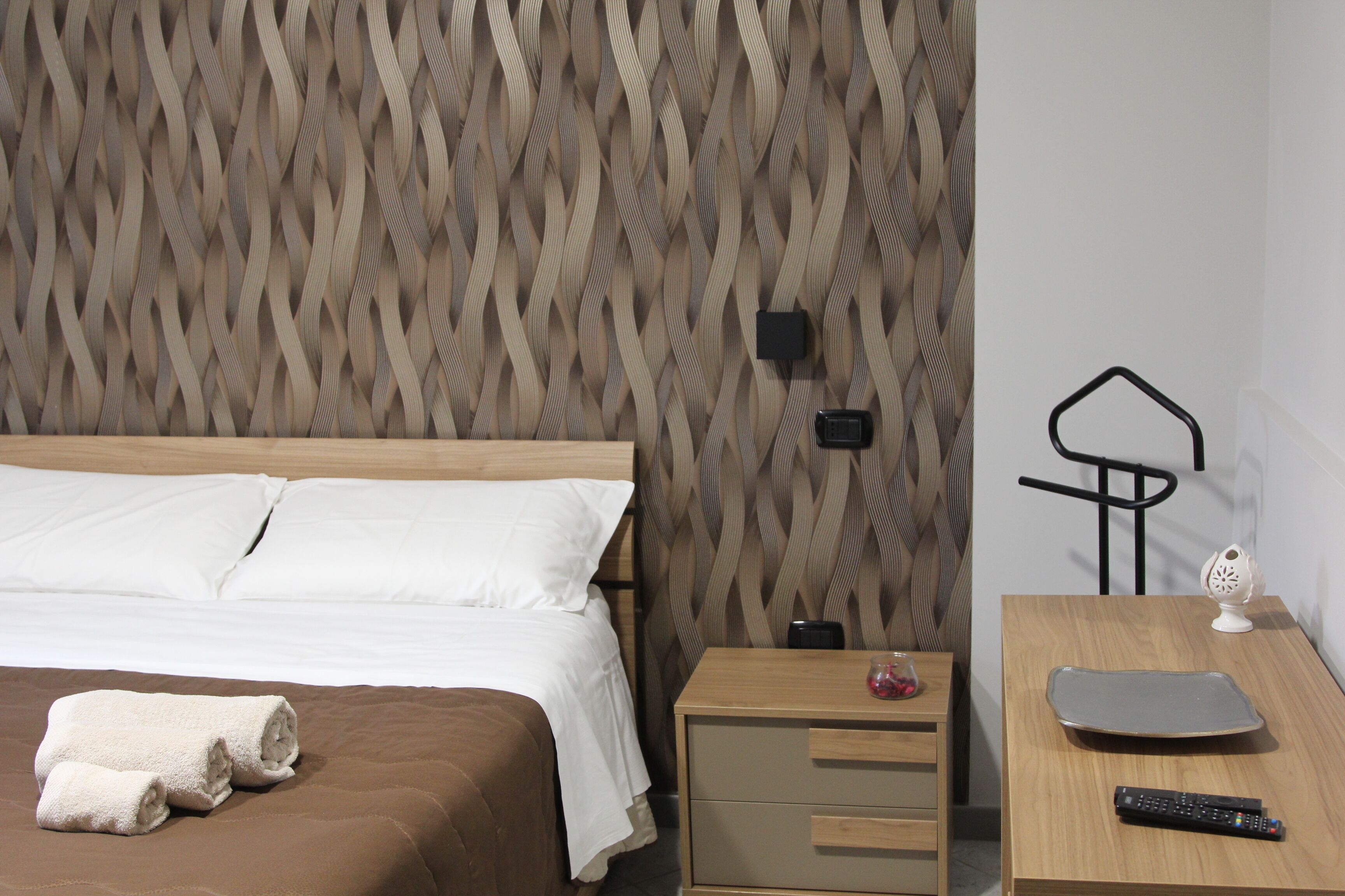 1 室のベッドルーム、デスク、アイロン / アイロン台、旅行用ベビーベッド