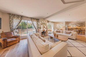 Smart TV, fireplace, printers