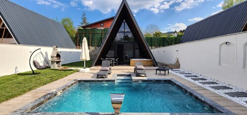 2+1 Private-Heated-Bungalow with Pool-Sauna-Jacuzzi-5 Persons in Sapanca Ünlüce