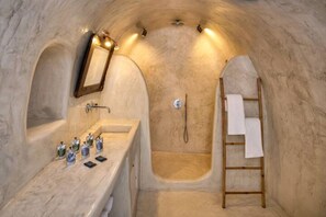 Apartamento tradicional, vistas al mar | Baño | Zapatillas