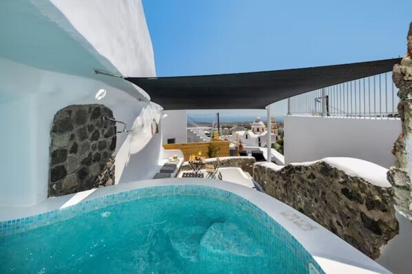 Apartamento tradicional, vistas al mar | Bañera de hidromasaje privada