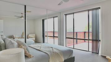 3 habitaciones, tabla de planchar con plancha, cuna de viaje y wifi