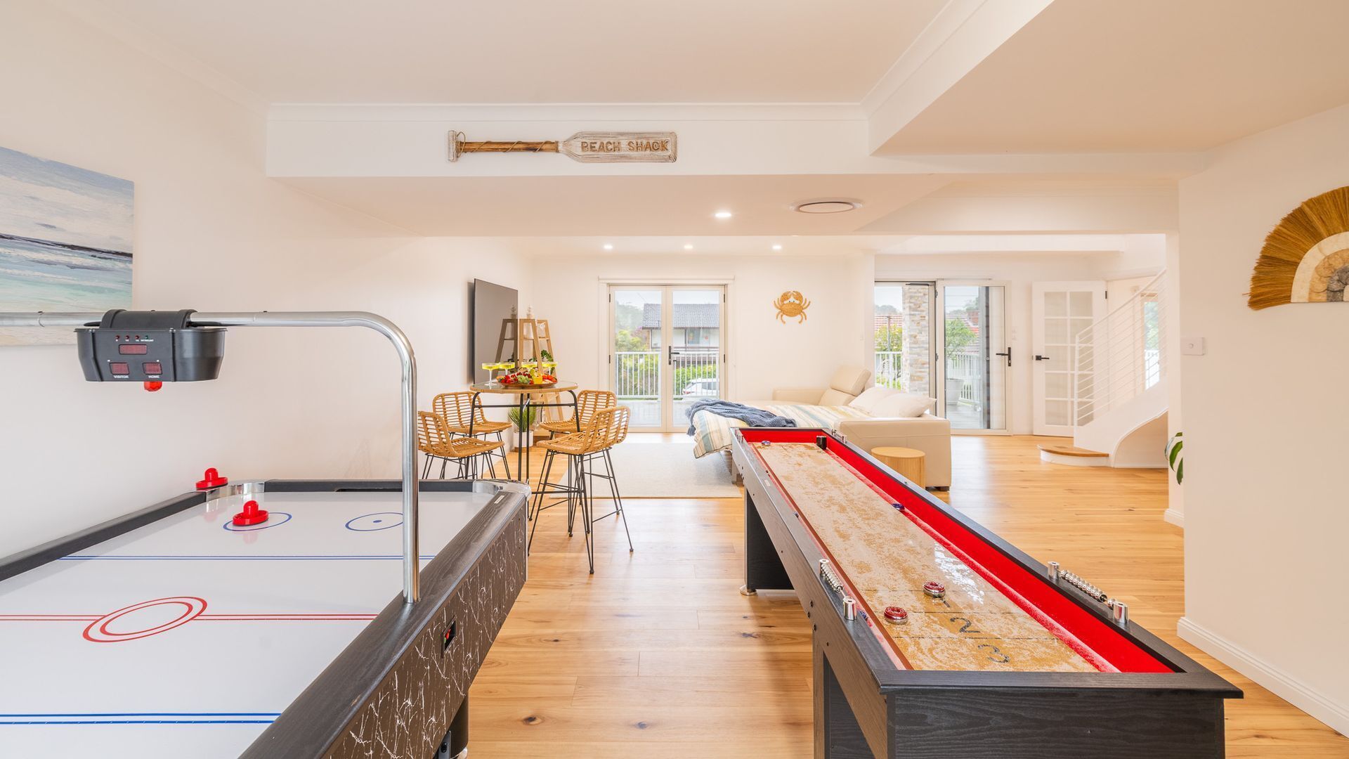 East Belmont, 38 Tomaree Rd - Spa, Linen, Wi-fi, Air Con , Games Room - Hunter Valley