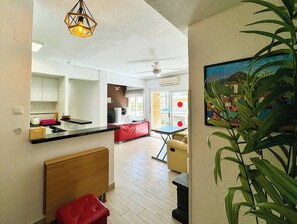 Apartment, 3 Schlafzimmer, Balkon | Innenbereich