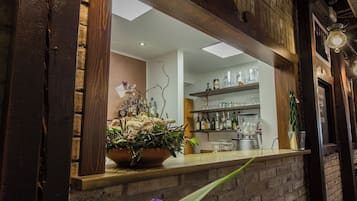 2 bars, bar en bord de piscine