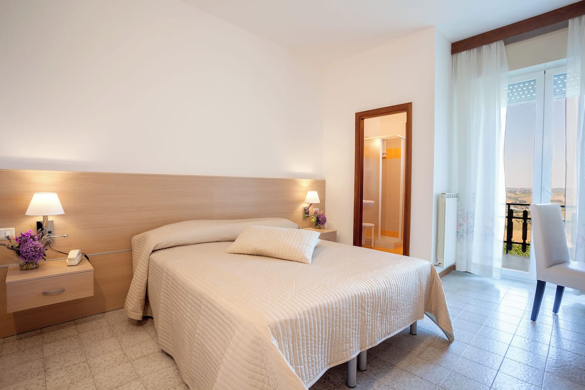 Desk, free WiFi, bed sheets