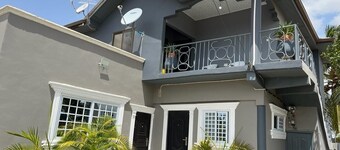 GHL. G Floor En-suites 2 BR Sleep 4. WiFi, DSTV, SOLAR ,AC And Free Breakfast