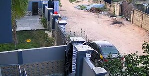 المنطقة المحيطة بالمنشأة