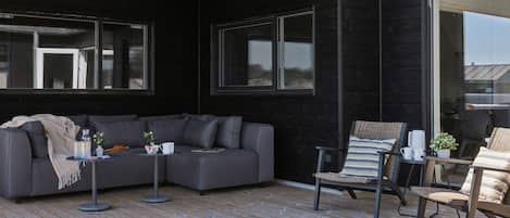 House | Terrace/patio