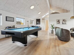 House | Game room