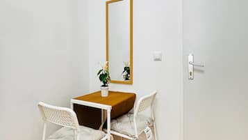 Basic Room | Iron/ironing board, free WiFi