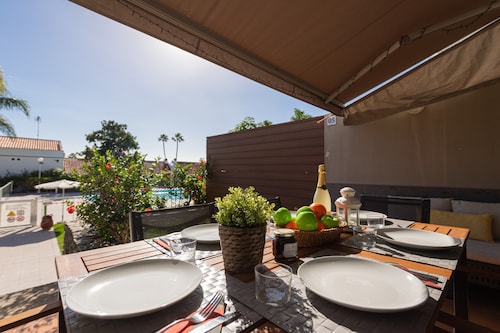 Modern Family Retreat With Pool in Pasito Blanco
