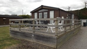 Cabin | Outdoor dining - Modern 3 Bedroom Lodge at Avonvale Holiday Lodges (Evesham)