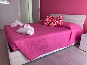 1 室のベッドルーム、アイロン / アイロン台、WiFi、ベッドシーツ