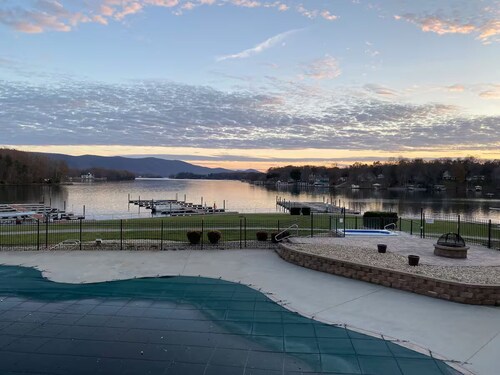 Cosy Lakefront Condo -- 1-bedroom w/WiFi & fitness room in wonderful Huddleston