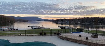 Cosy Lakefront Condo -- 1-bedroom w/WiFi & fitness room in wonderful Huddleston