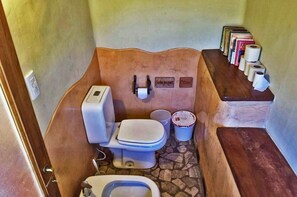 Hytte – comfort, hageutsikt | Bad | Dusj, regndusjhode, toalettartikler (inkludert) og såpe