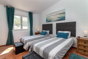 2 chambres, fer et planche à repasser, Wi-Fi gratuit, draps fournis
