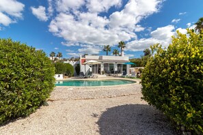 Pool - Casa Colly, 2 bed villa with private pool within walking distance of Carvoeiro and the beach (Carvoeiro)