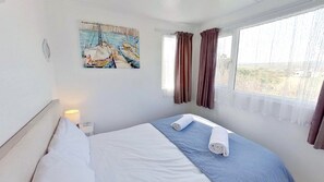 3 bedrooms, iron/ironing board, Internet, bed sheets