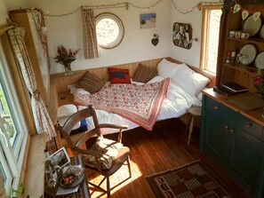 1 habitación y ropa de cama 