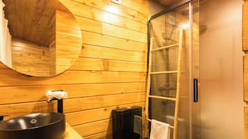 Bruser, hårtørrer, håndklæder, Toiletpapir