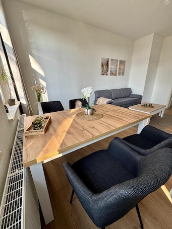 Dining. Vacation apartment Seelöwe directly on the dike near the Ochsenturm