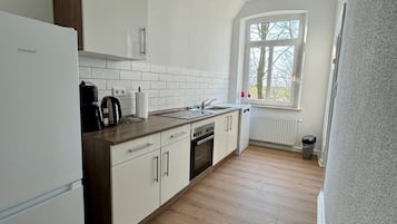 Kylskåp, ugn, spishäll och diskmaskin