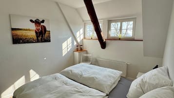 2 Schlafzimmer, Reisekinderbett, kostenloses WLAN, Bettwäsche