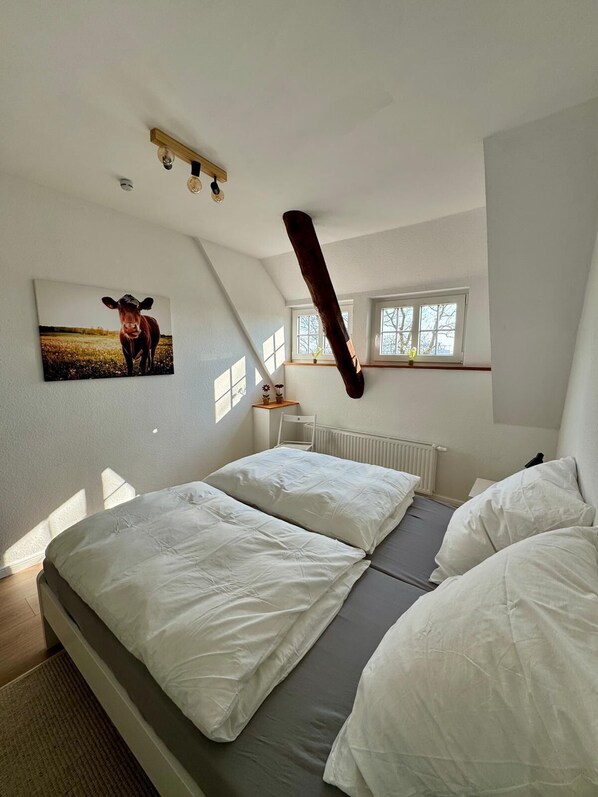 2 bedrooms, travel crib, free WiFi, bed sheets