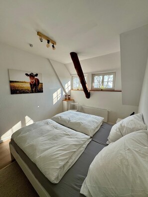 2 dormitorios, cuna de viaje, wifi gratis y ropa de cama