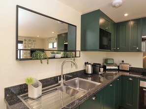 Dishwasher, cookware/dishes/utensils - The Cabin at Ropewalk (St. Agnes)