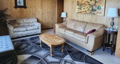 3 bedroom cabin in Sioux Narrows-Nestor Falls on Crow Lake #5 Bull Moose Lodge