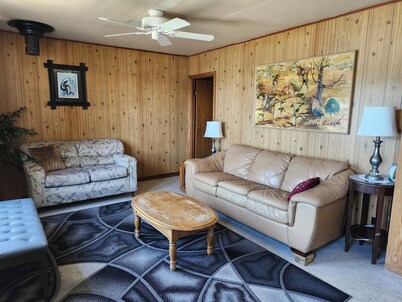 3 bedroom cabin in Sioux Narrows-Nestor Falls on Crow Lake #5 Bull Moose Lodge 