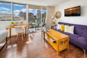 Appartement (0 Bedroom) | Een laptopwerkplek, een strijkplank/strijkijzer, beddengoed