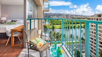 Condo (0 Bedroom) | Balcony