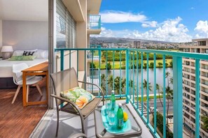 Condo (0 Bedroom) | Balcony - @ Marbella Lane - Marina Studio Near the Beach (Honolulu)