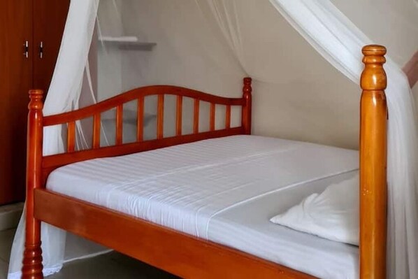 3 Schlafzimmer, Bügeleisen/Bügelbrett